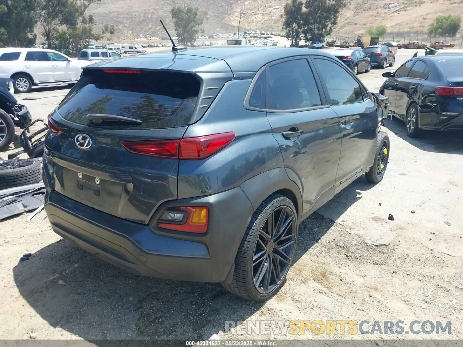4 Photograph of a damaged car KM8K12AAXMU672103 HYUNDAI KONA 2021