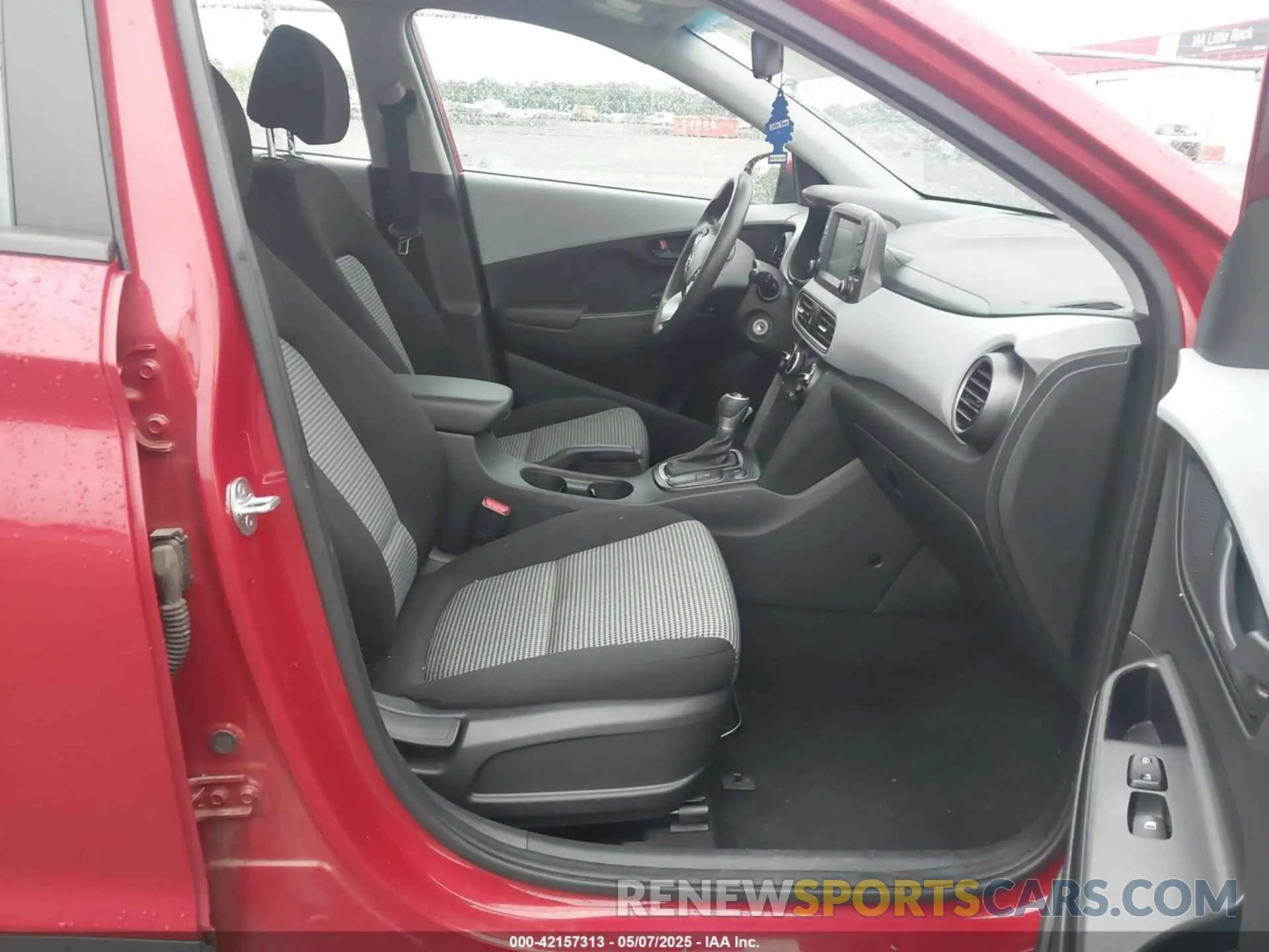 5 Photograph of a damaged car KM8K1CAA4MU633934 HYUNDAI KONA 2021