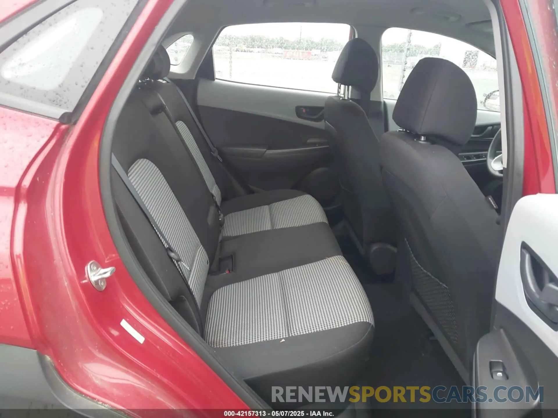 8 Photograph of a damaged car KM8K1CAA4MU633934 HYUNDAI KONA 2021