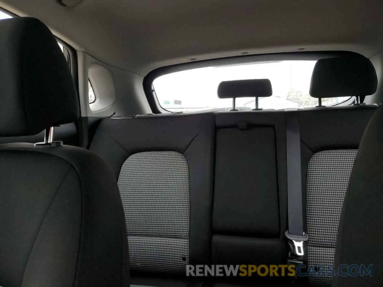 10 Photograph of a damaged car KM8K1CAA7MU653062 HYUNDAI KONA 2021