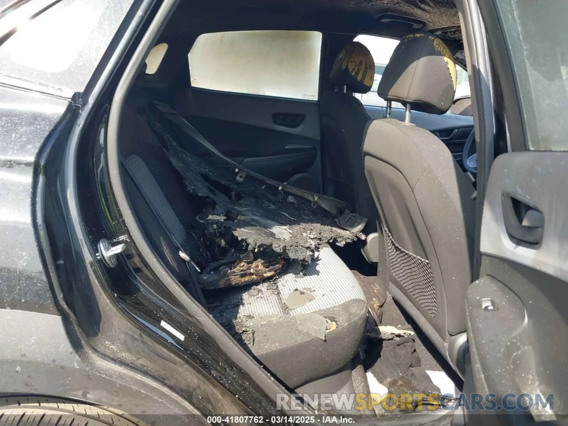 8 Photograph of a damaged car KM8K1CAA7MU746020 HYUNDAI KONA 2021