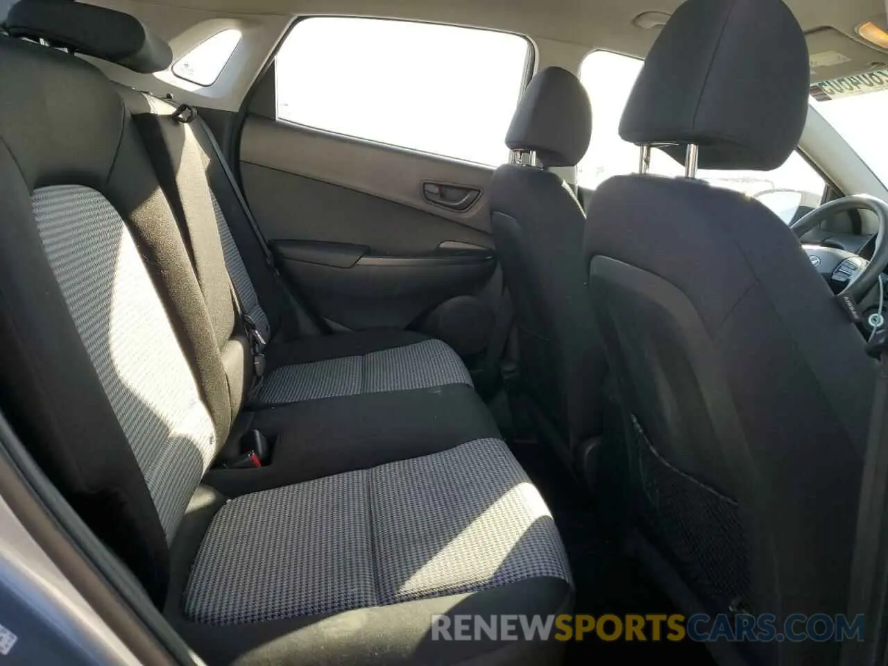 10 Photograph of a damaged car KM8K1CAA9MU704738 HYUNDAI KONA 2021