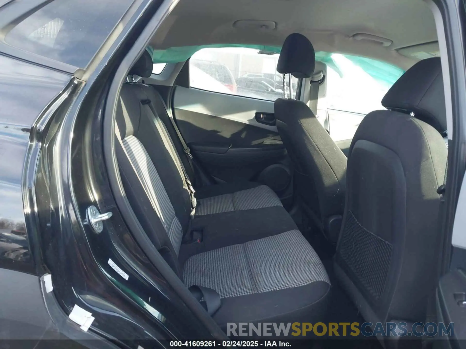 8 Photograph of a damaged car KM8K22AA3MU747284 HYUNDAI KONA 2021
