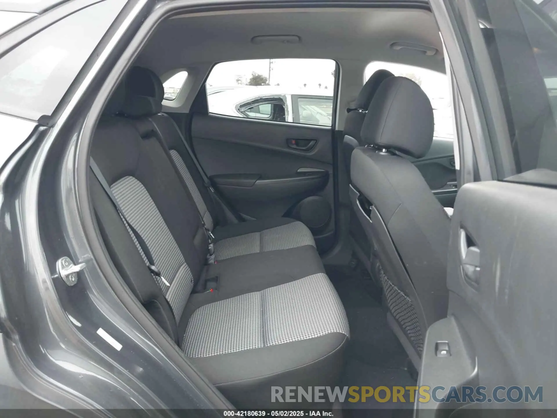 8 Photograph of a damaged car KM8K22AA5MU603865 HYUNDAI KONA 2021