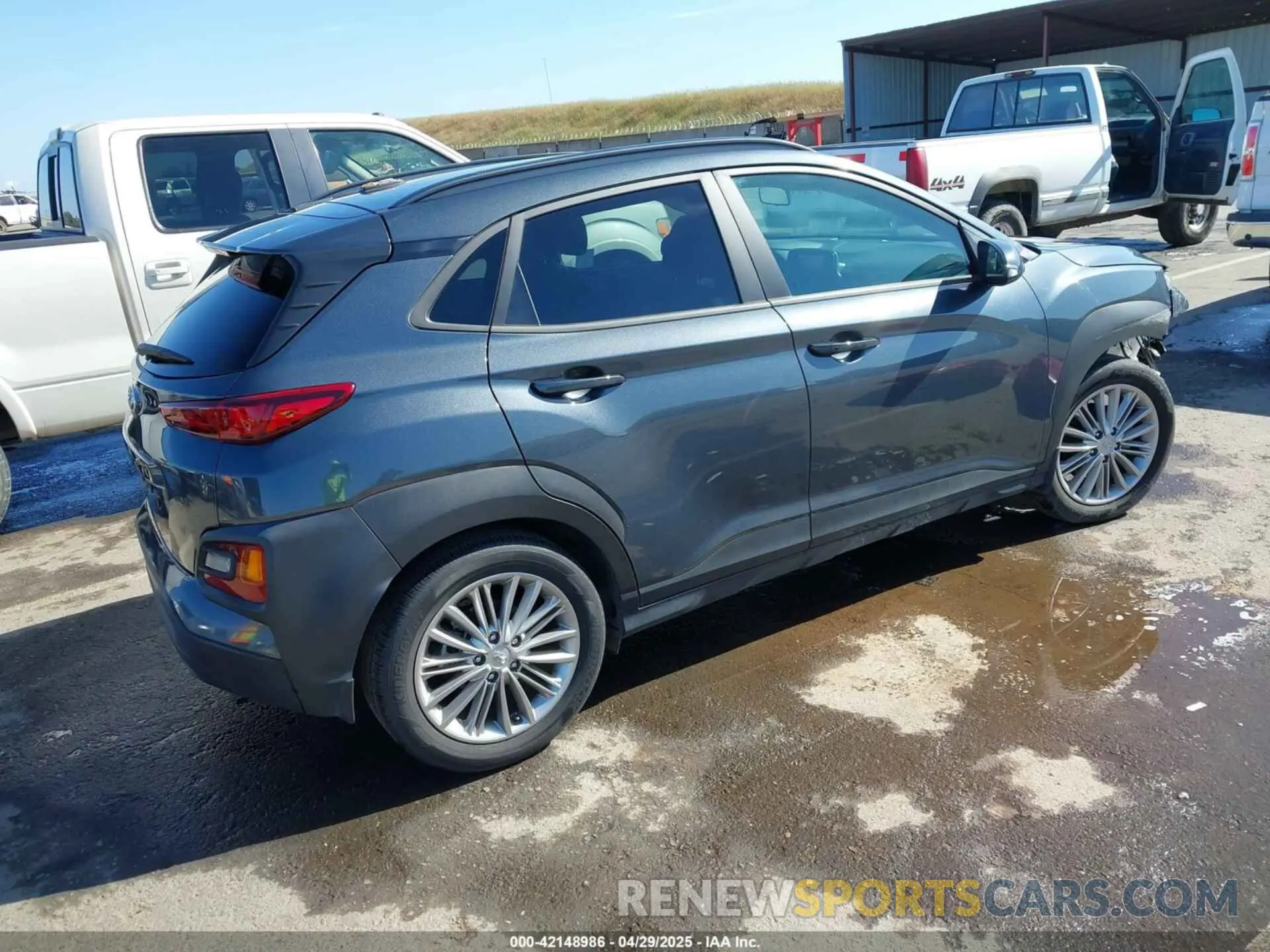 4 Photograph of a damaged car KM8K22AA7MU709735 HYUNDAI KONA 2021
