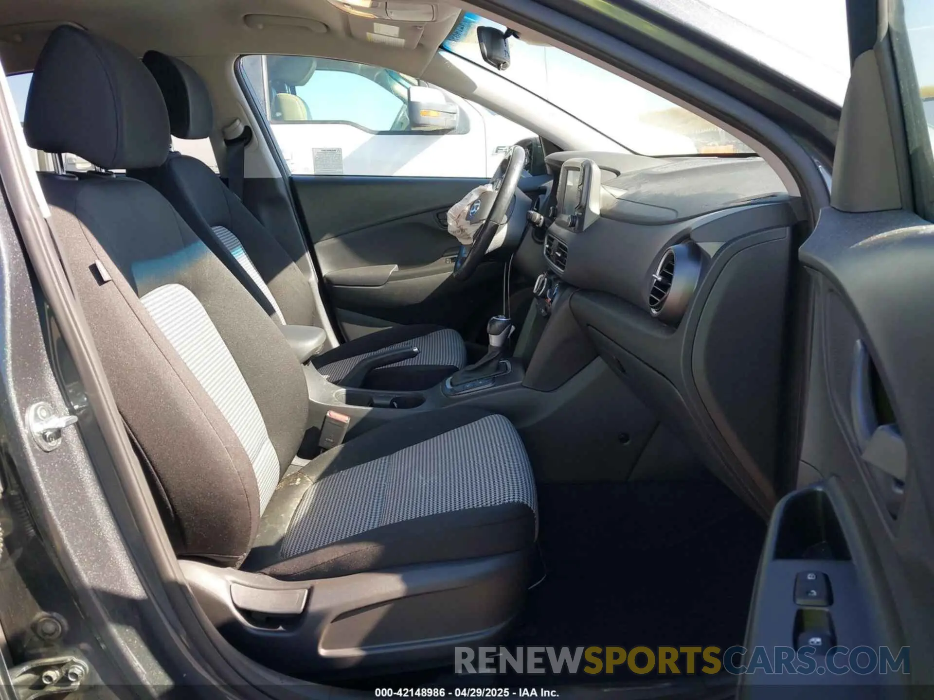 5 Photograph of a damaged car KM8K22AA7MU709735 HYUNDAI KONA 2021