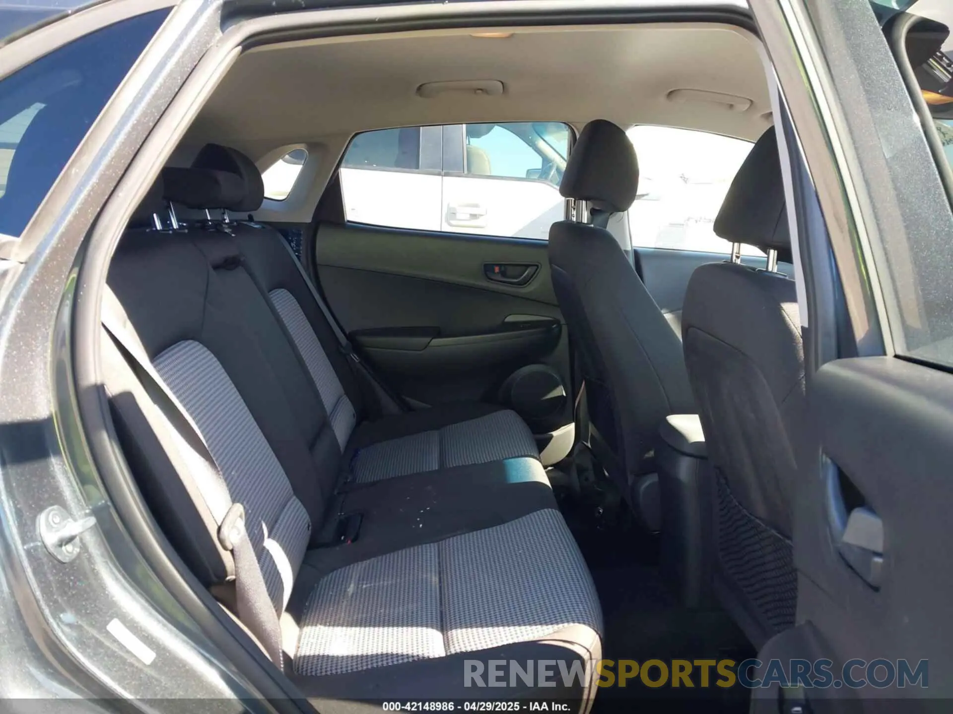 8 Photograph of a damaged car KM8K22AA7MU709735 HYUNDAI KONA 2021