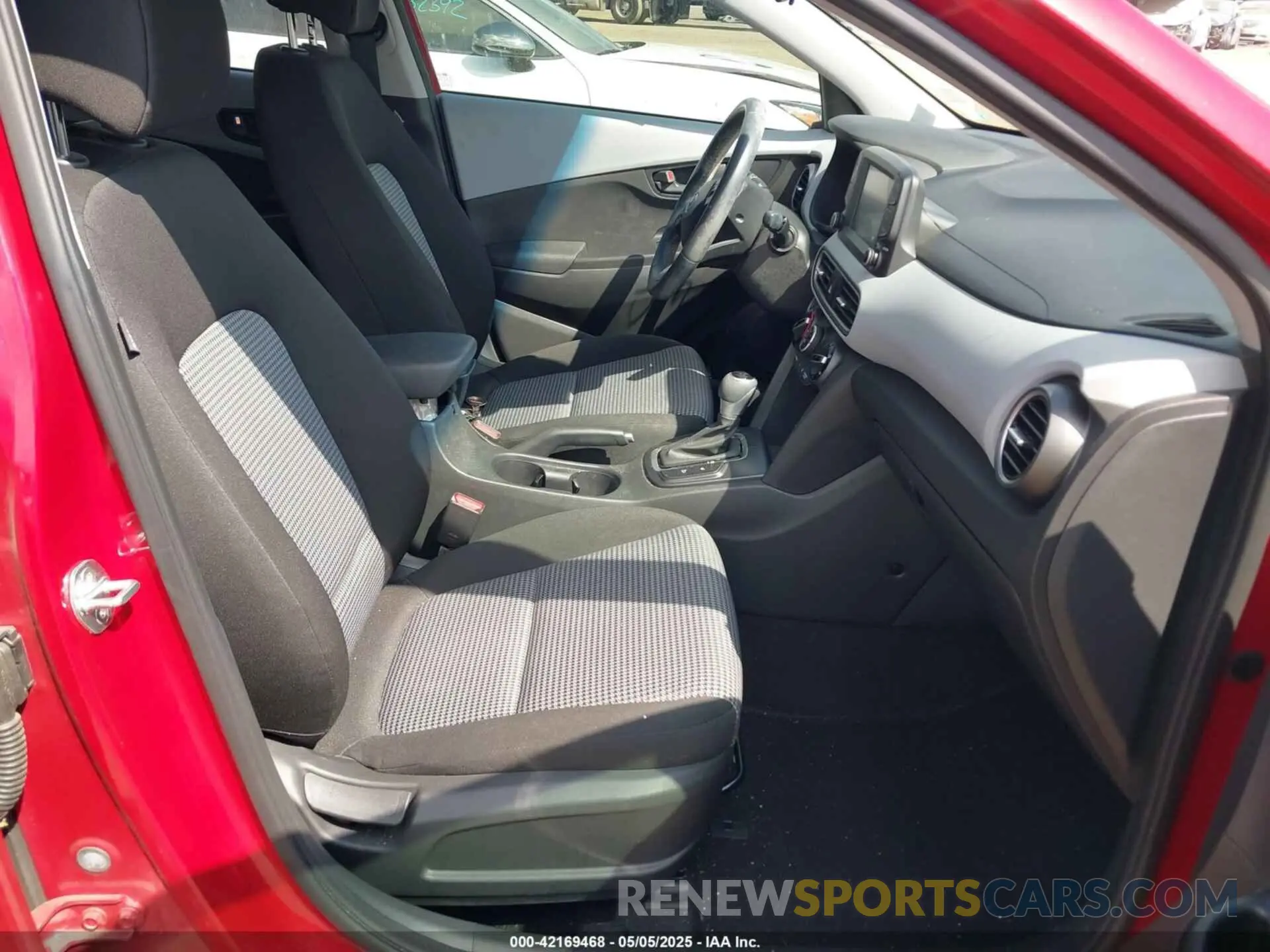 5 Photograph of a damaged car KM8K22AA8MU648394 HYUNDAI KONA 2021