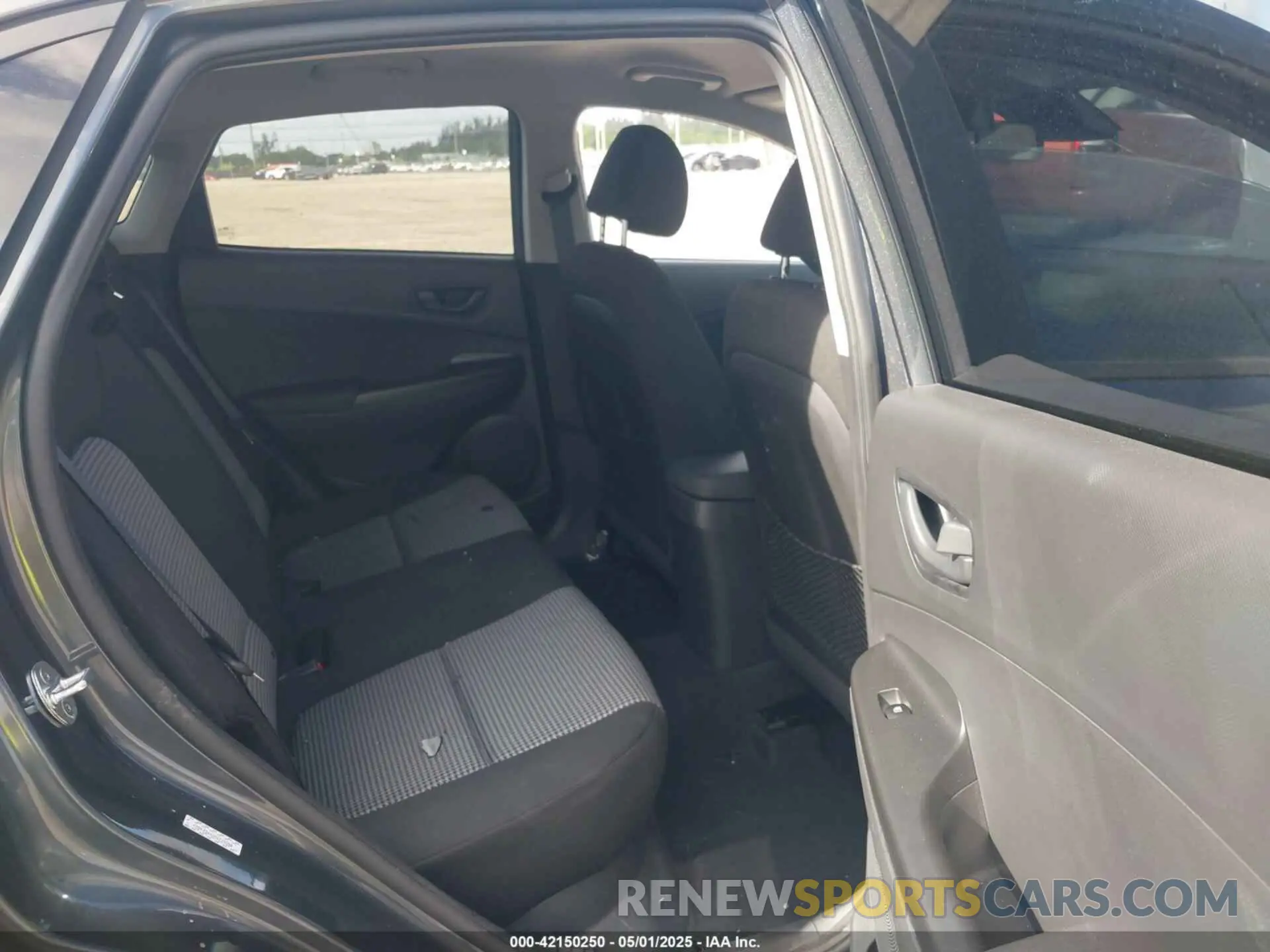 8 Photograph of a damaged car KM8K22AAXMU723290 HYUNDAI KONA 2021