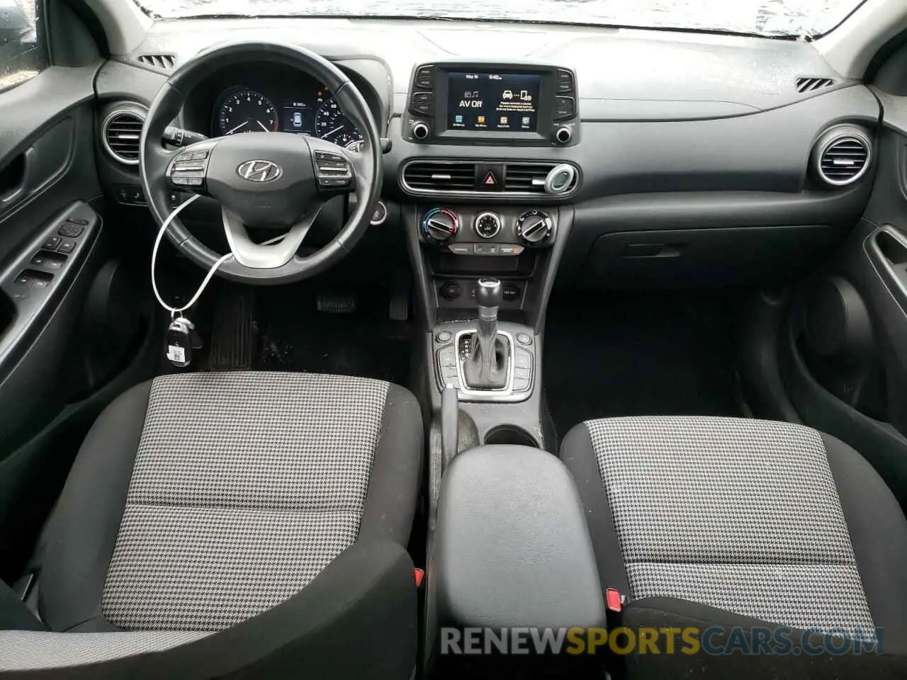 8 Photograph of a damaged car KM8K2CAA0MU655085 HYUNDAI KONA 2021