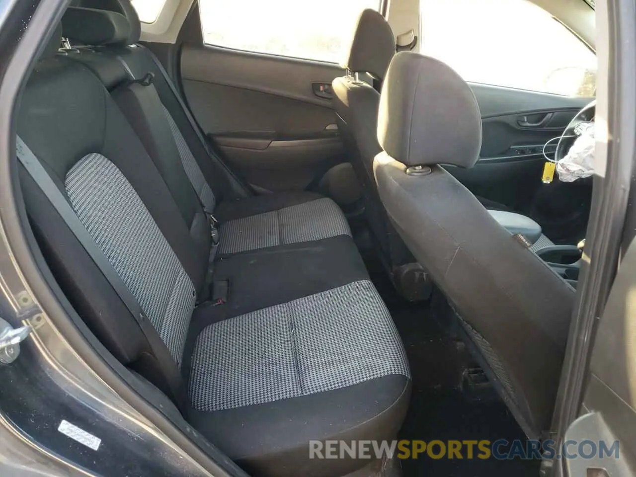 10 Photograph of a damaged car KM8K2CAA7MU609642 HYUNDAI KONA 2021