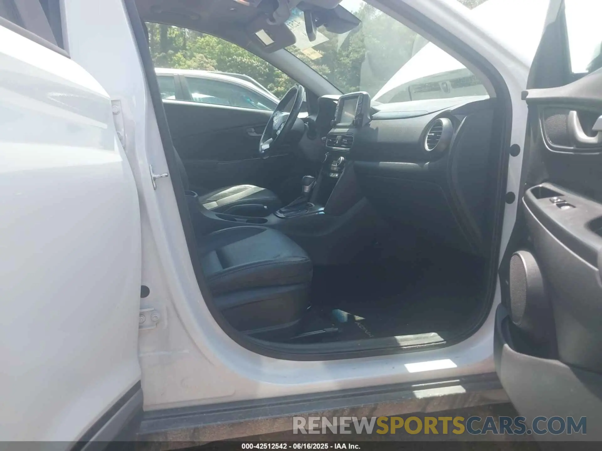 5 Photograph of a damaged car KM8K33A50MU661968 HYUNDAI KONA 2021