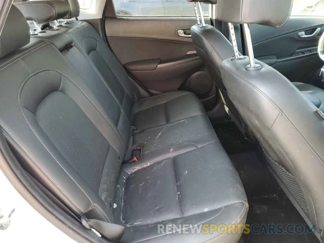 10 Photograph of a damaged car KM8K3CA58MU670529 HYUNDAI KONA 2021