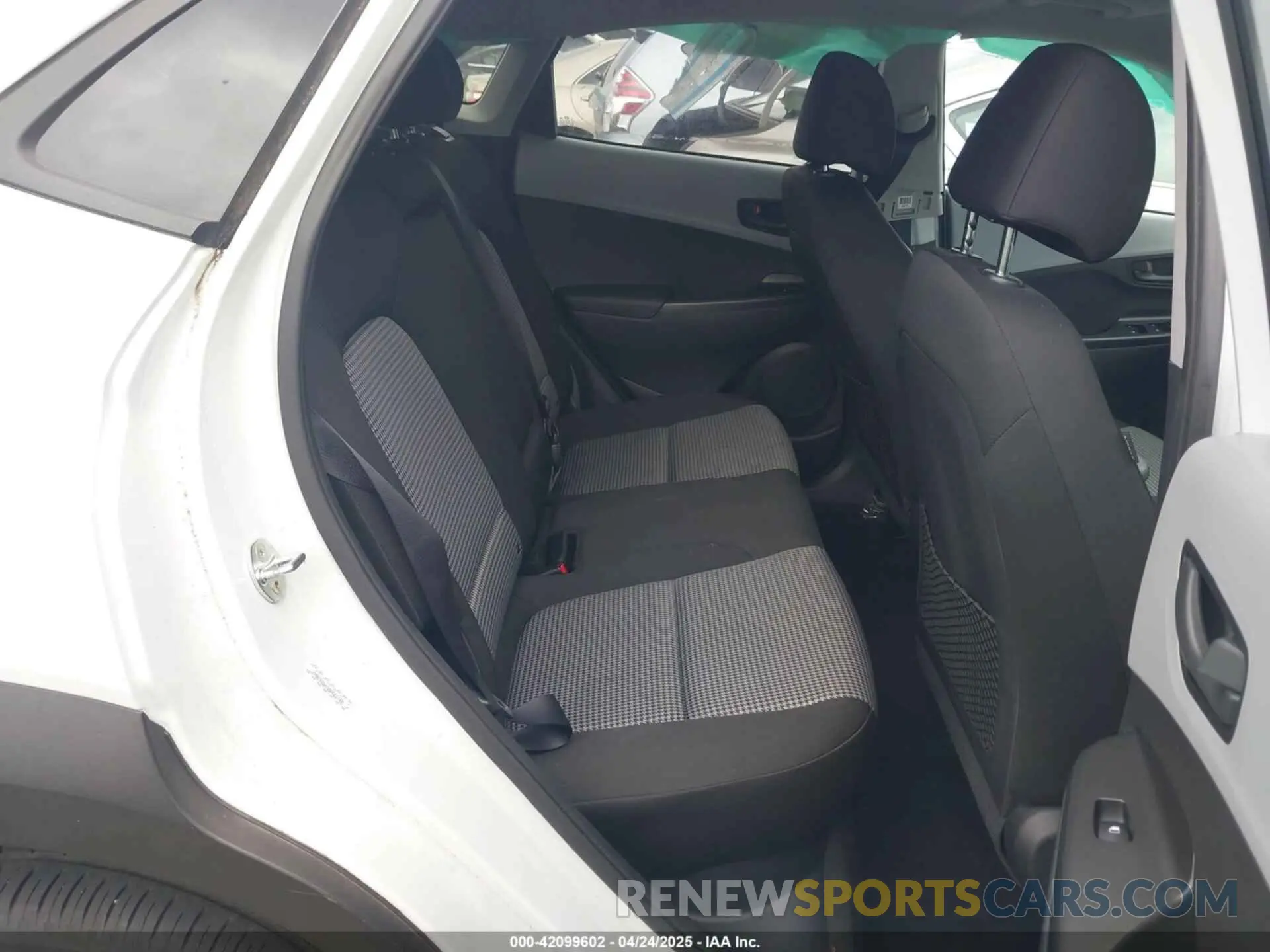 8 Photograph of a damaged car KM8K62AAXMU601100 HYUNDAI KONA 2021