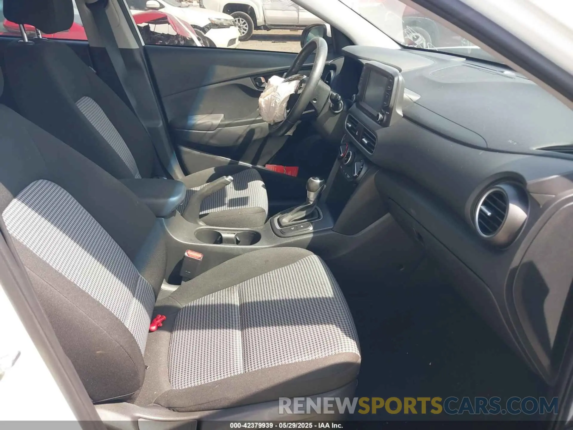 5 Photograph of a damaged car KM8K62AAXMU734231 HYUNDAI KONA 2021