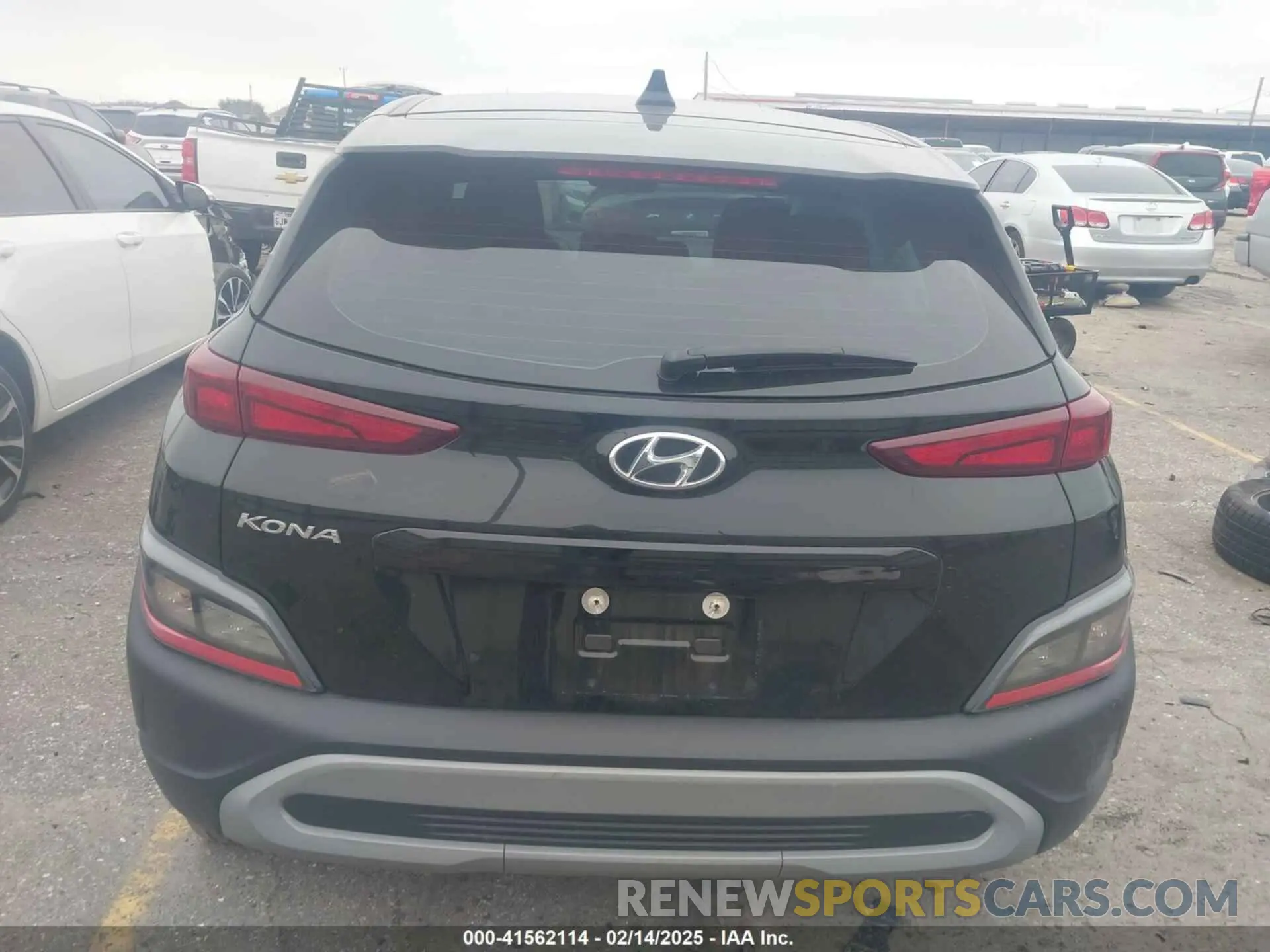 17 Photograph of a damaged car KM8K22AB0NU841116 HYUNDAI KONA 2022