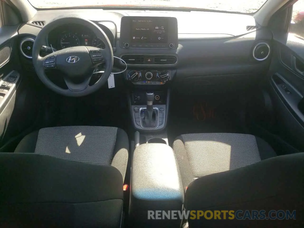 8 Photograph of a damaged car KM8K22AB1NU766989 HYUNDAI KONA 2022