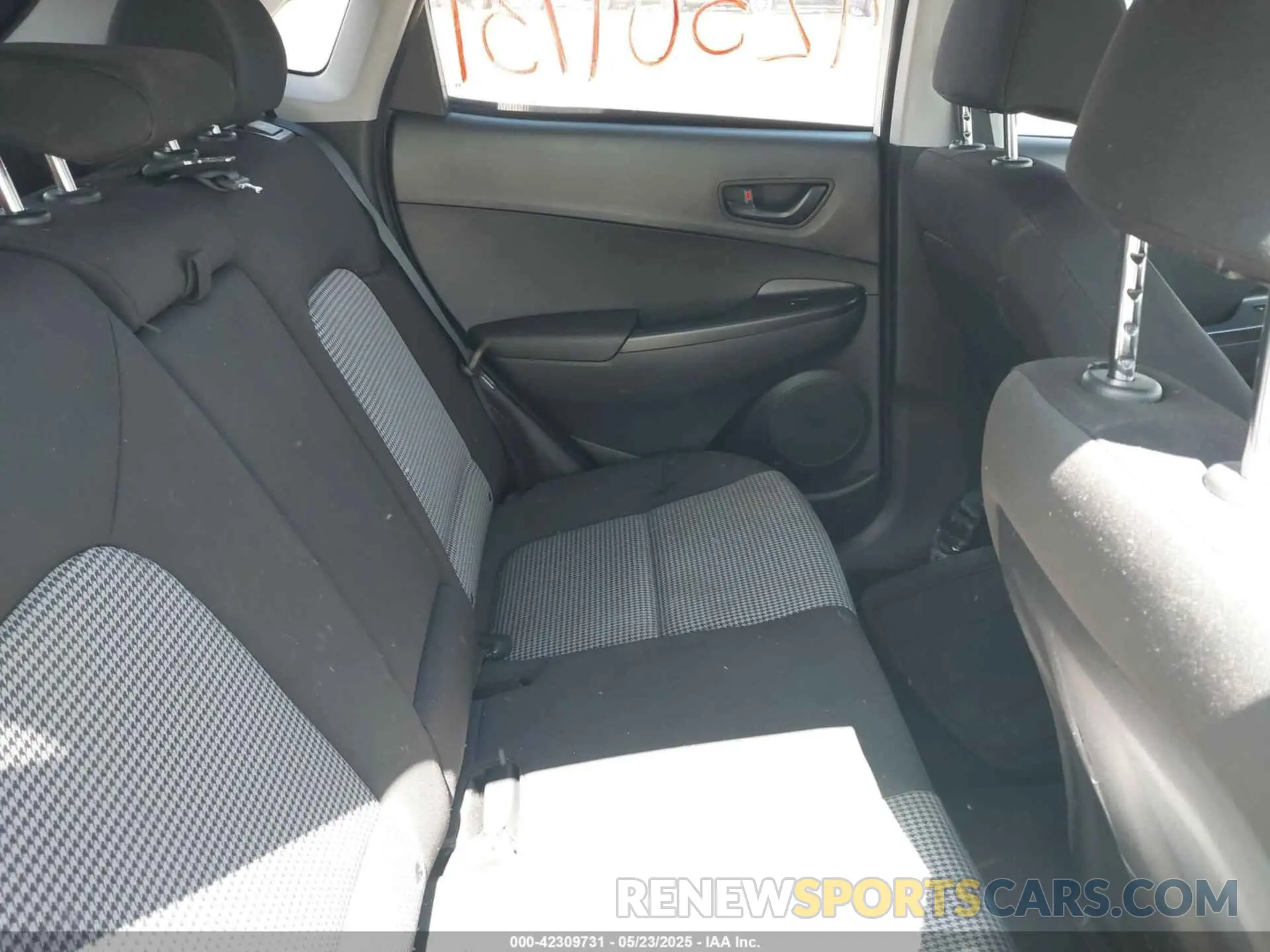 8 Фотография поврежденного автомобиля KM8K2CAB1NU825562 HYUNDAI KONA 2022