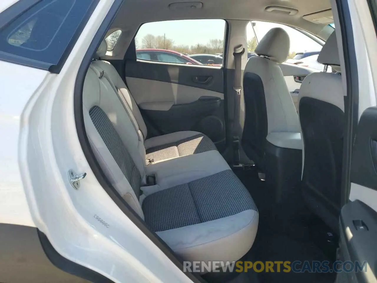 11 Photograph of a damaged car KM8K2CAB4NU764272 HYUNDAI KONA 2022