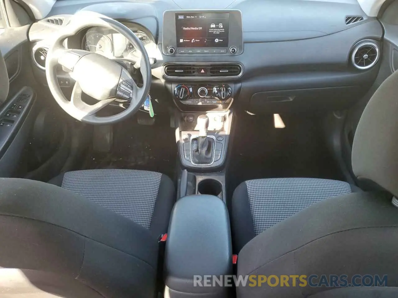 8 Photograph of a damaged car KM8K2CAB5NU832496 HYUNDAI KONA 2022