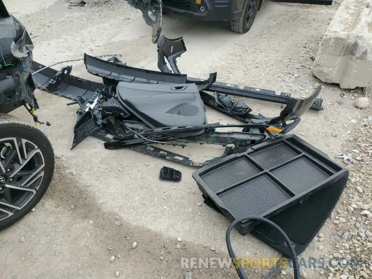 13 Photograph of a damaged car KM8K33A39NU868438 HYUNDAI KONA 2022