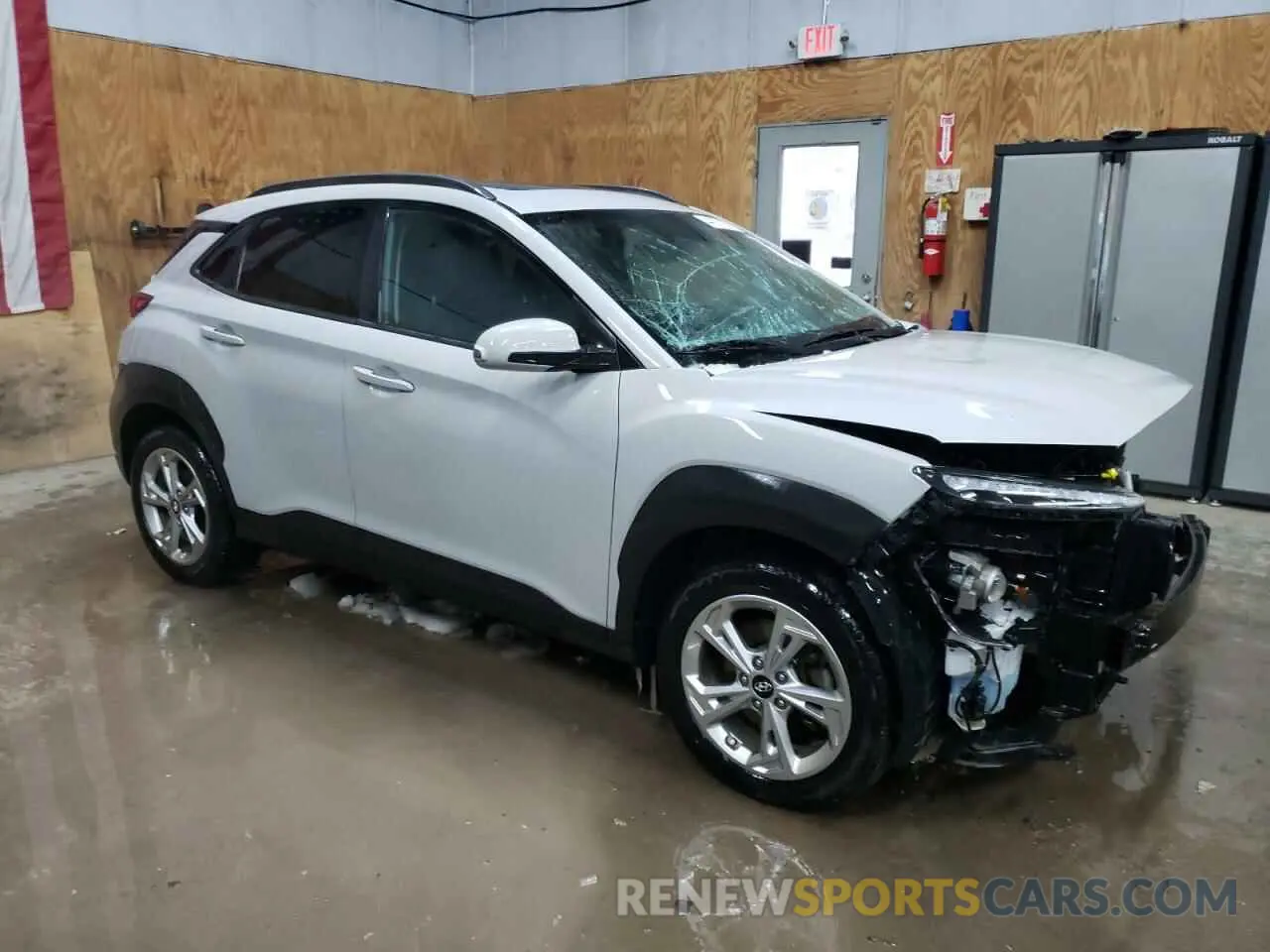 4 Photograph of a damaged car KM8K3CAB5NU843821 HYUNDAI KONA 2022