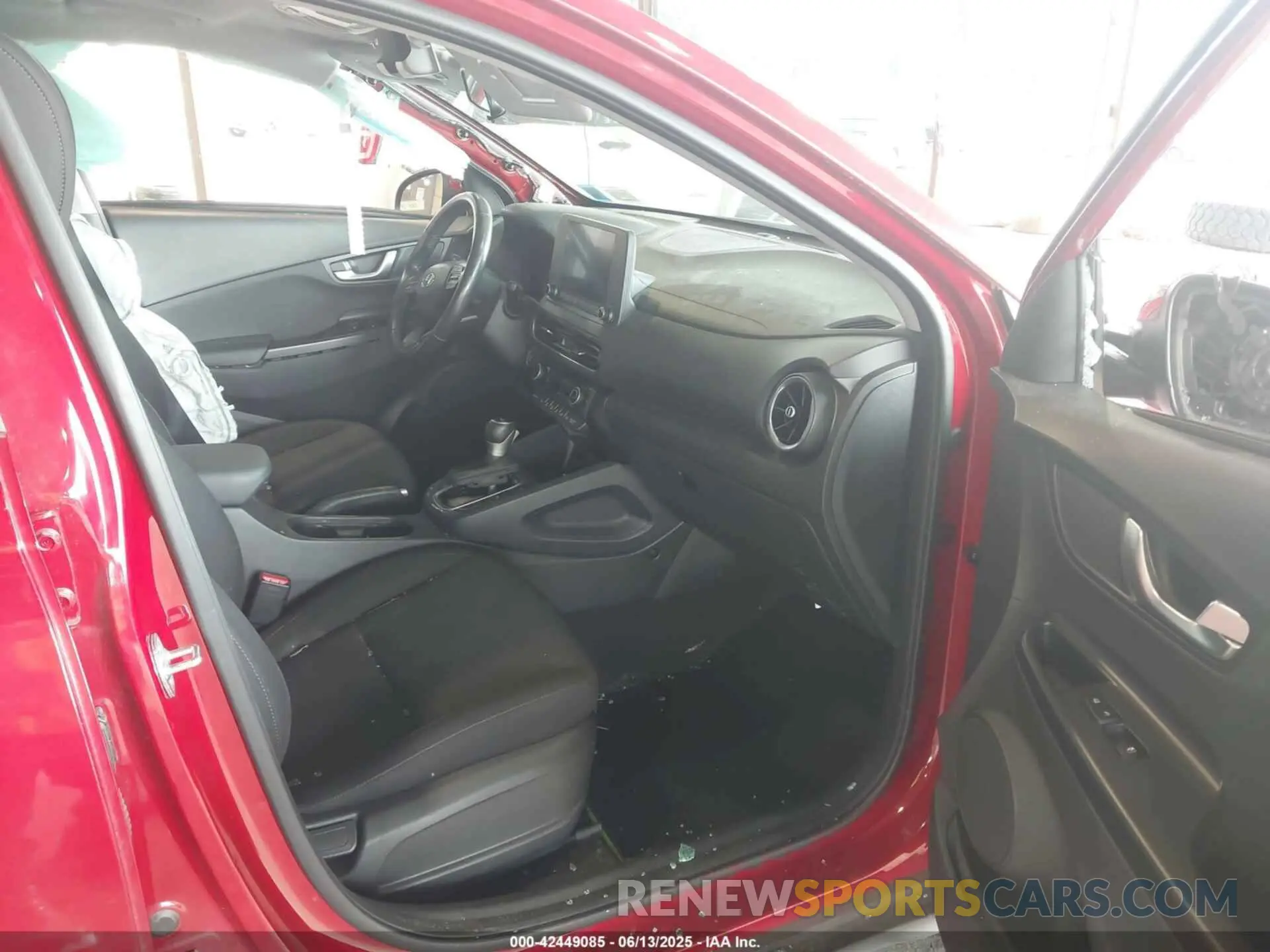 5 Photograph of a damaged car KM8K3CAB8NU887635 HYUNDAI KONA 2022