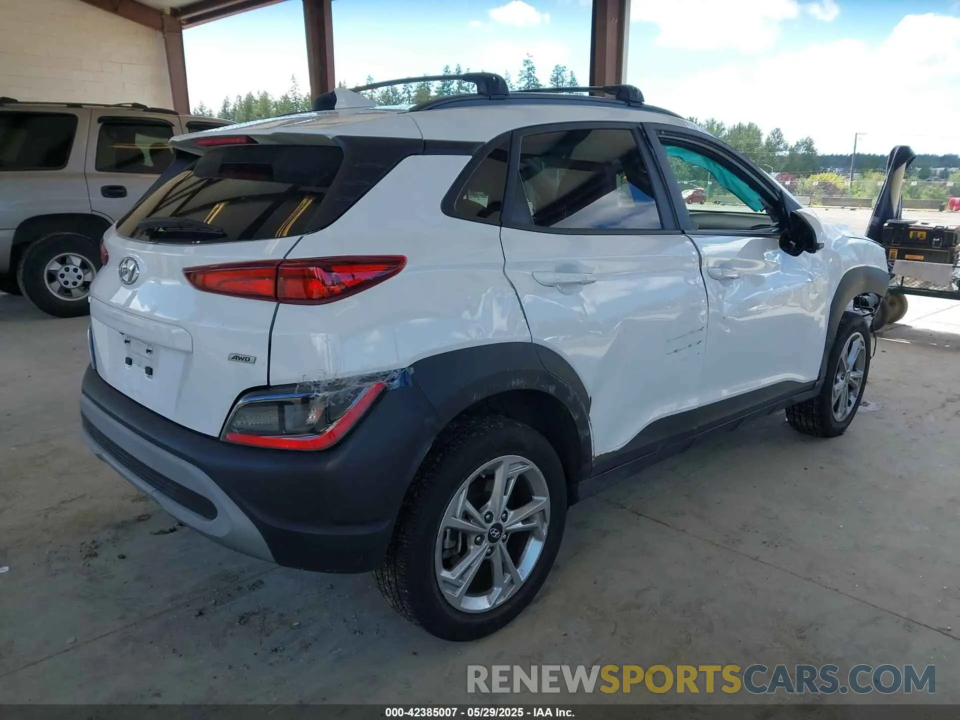 4 Фотография поврежденного автомобиля KM8K3CABXNU858279 HYUNDAI KONA 2022
