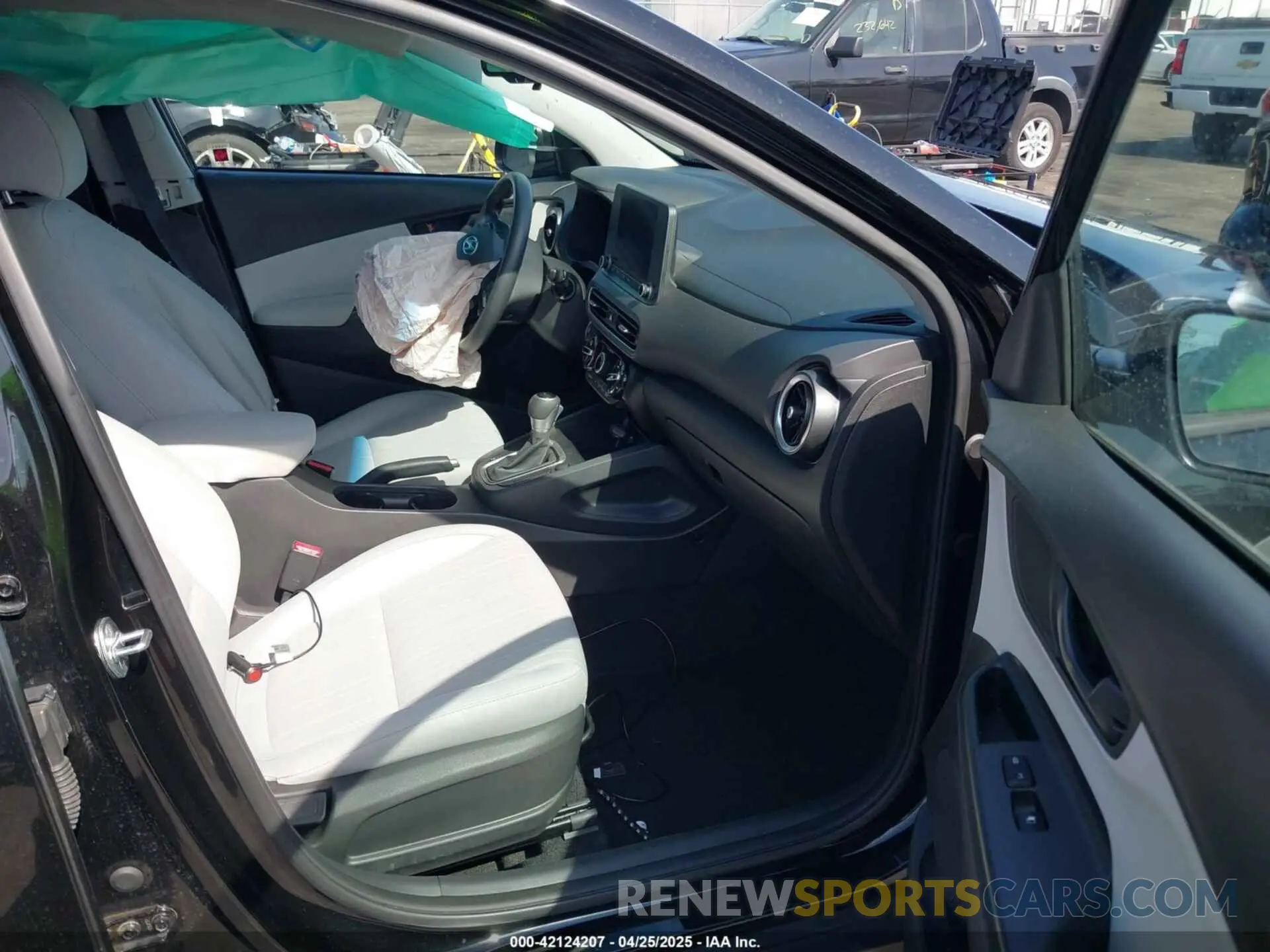 5 Photograph of a damaged car KM8K62AB1NU818769 HYUNDAI KONA 2022
