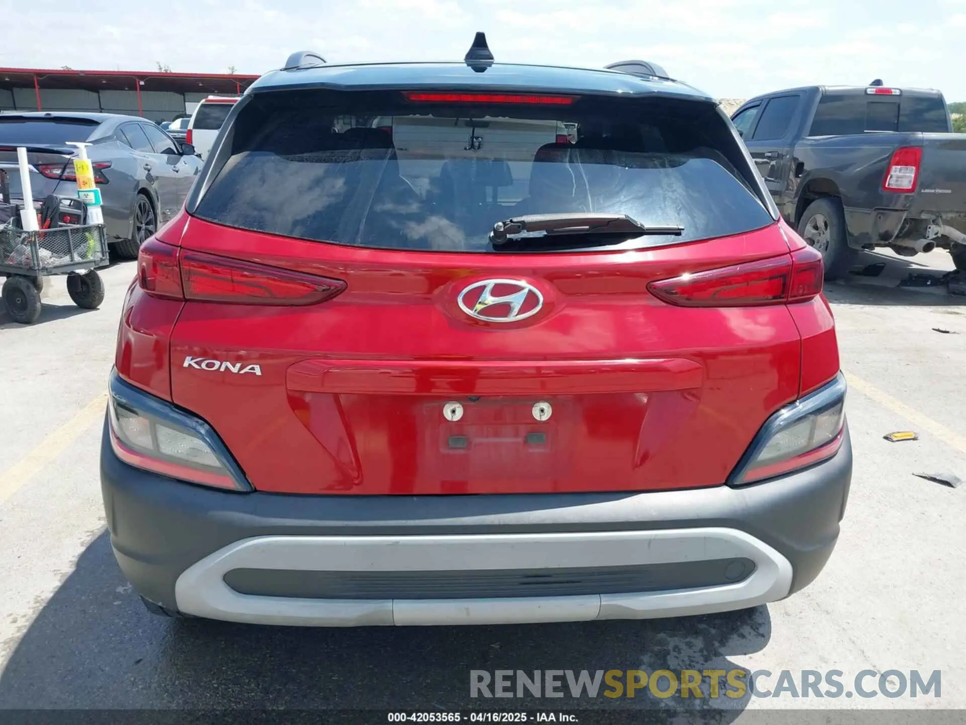 17 Photograph of a damaged car KM8K62AB6NU774977 HYUNDAI KONA 2022