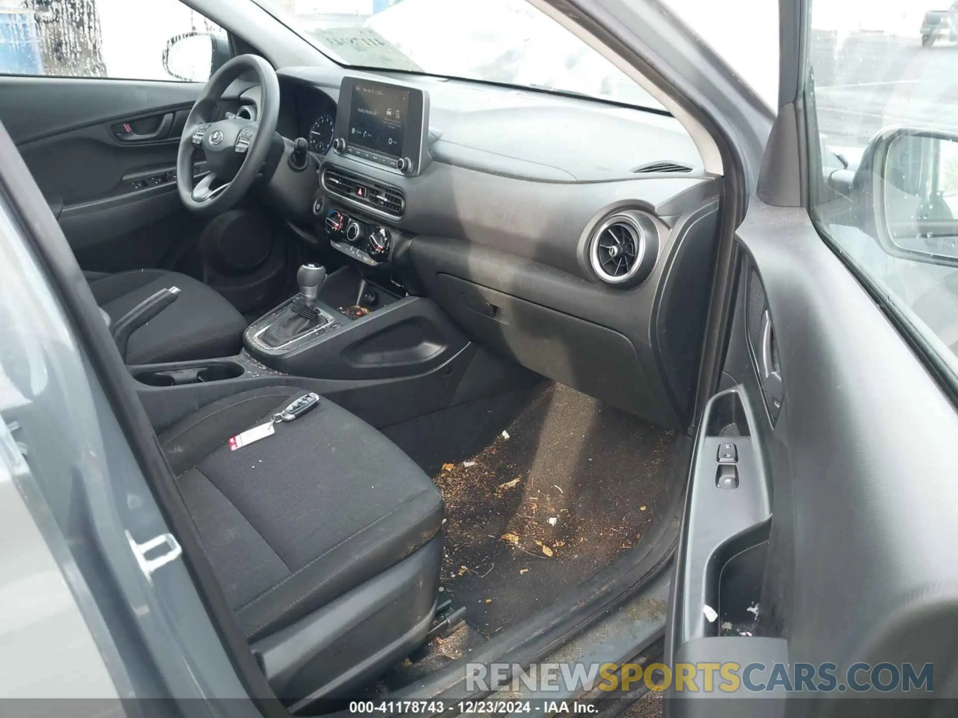 5 Photograph of a damaged car KM8K6CAB1NU828823 HYUNDAI KONA 2022