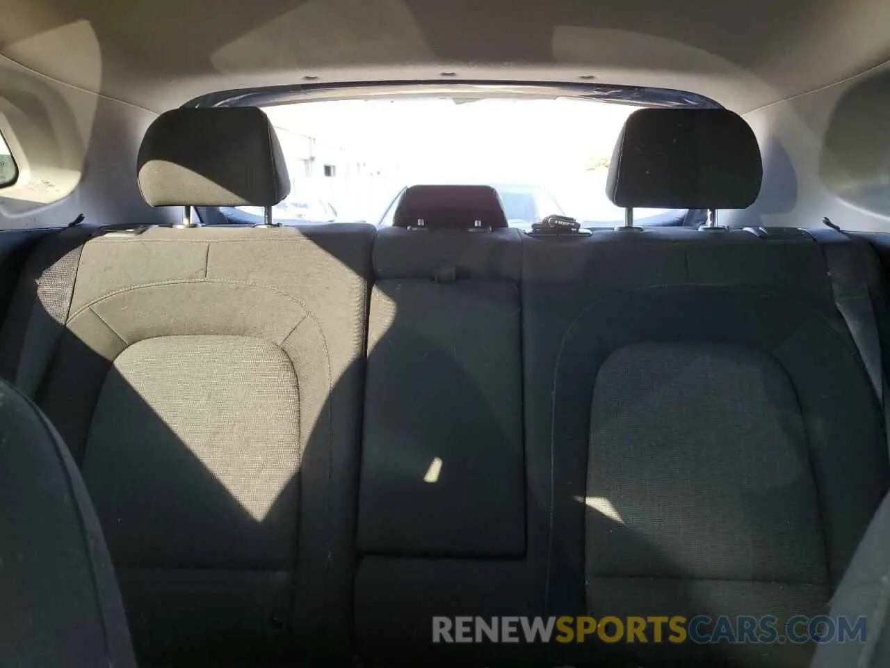 10 Photograph of a damaged car KM8K6CAB3NU771816 HYUNDAI KONA 2022