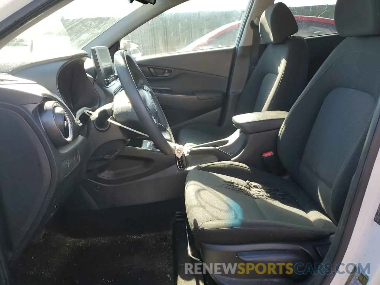 7 Photograph of a damaged car KM8K6CAB3NU771816 HYUNDAI KONA 2022