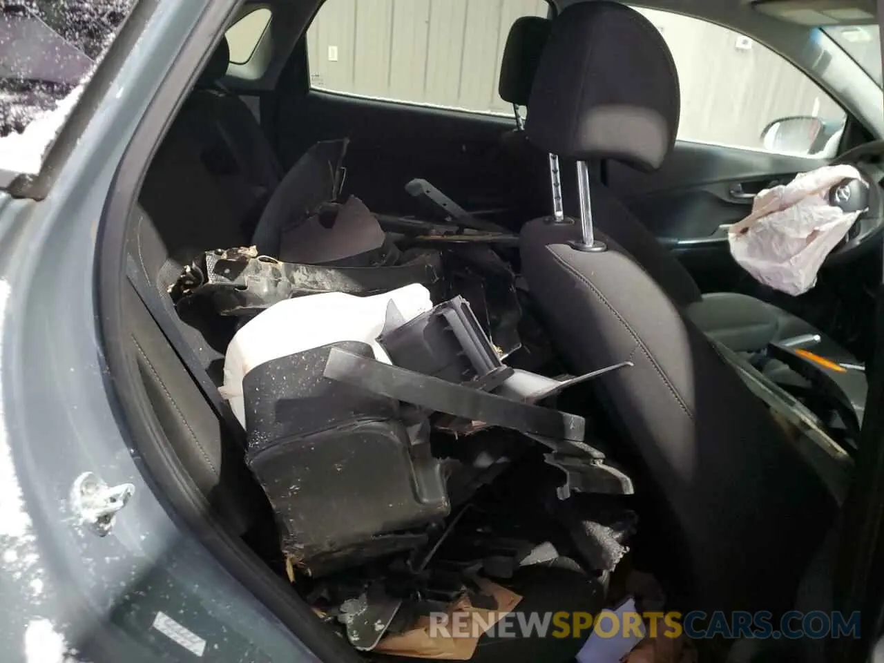 12 Photograph of a damaged car KM8K6CAB4NU849407 HYUNDAI KONA 2022