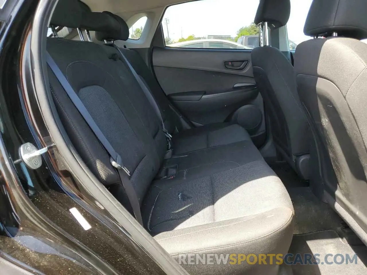 11 Photograph of a damaged car KM8K6CAB9NU856417 HYUNDAI KONA 2022