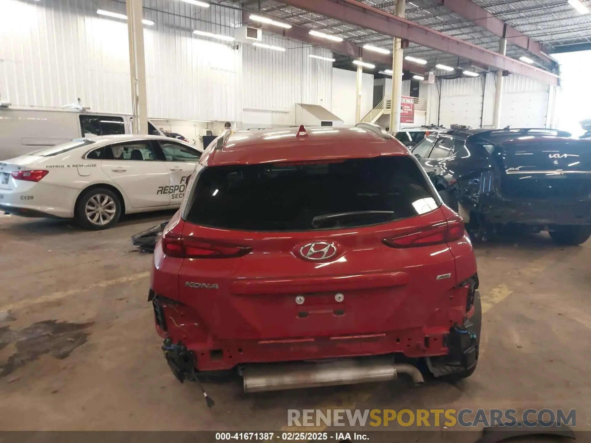 17 Photograph of a damaged car KM8K6CABXNU873386 HYUNDAI KONA 2022
