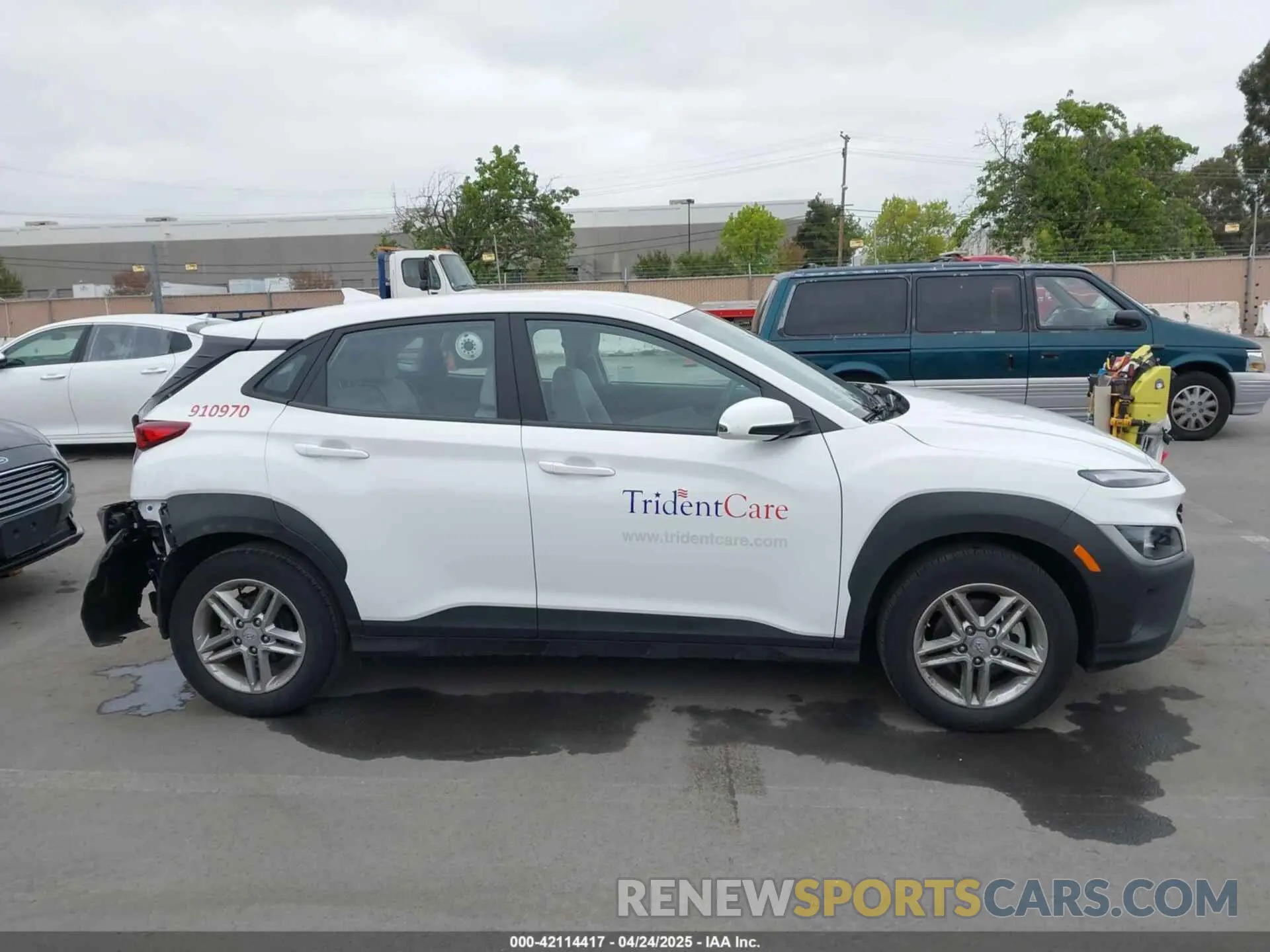 13 Photograph of a damaged car KM8K22AB6PU027247 HYUNDAI KONA 2023