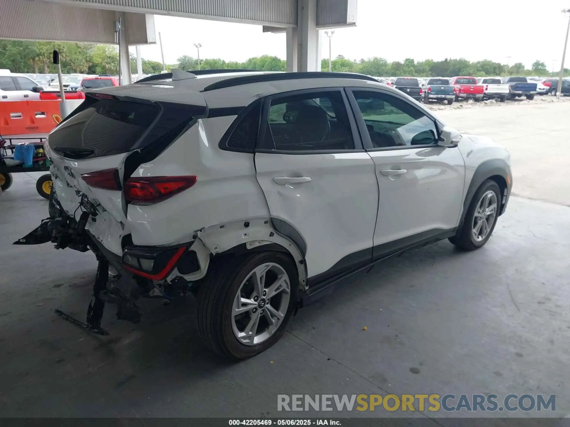 4 Photograph of a damaged car KM8K3CAB2PU025286 HYUNDAI KONA 2023