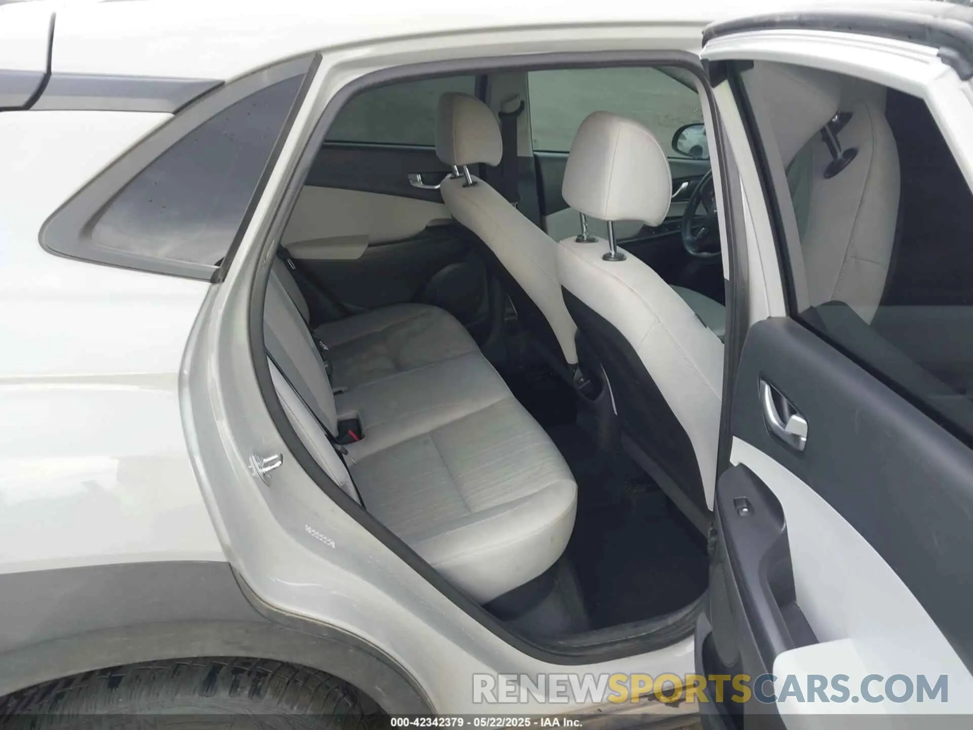8 Photograph of a damaged car KM8K3CAB4PU025600 HYUNDAI KONA 2023