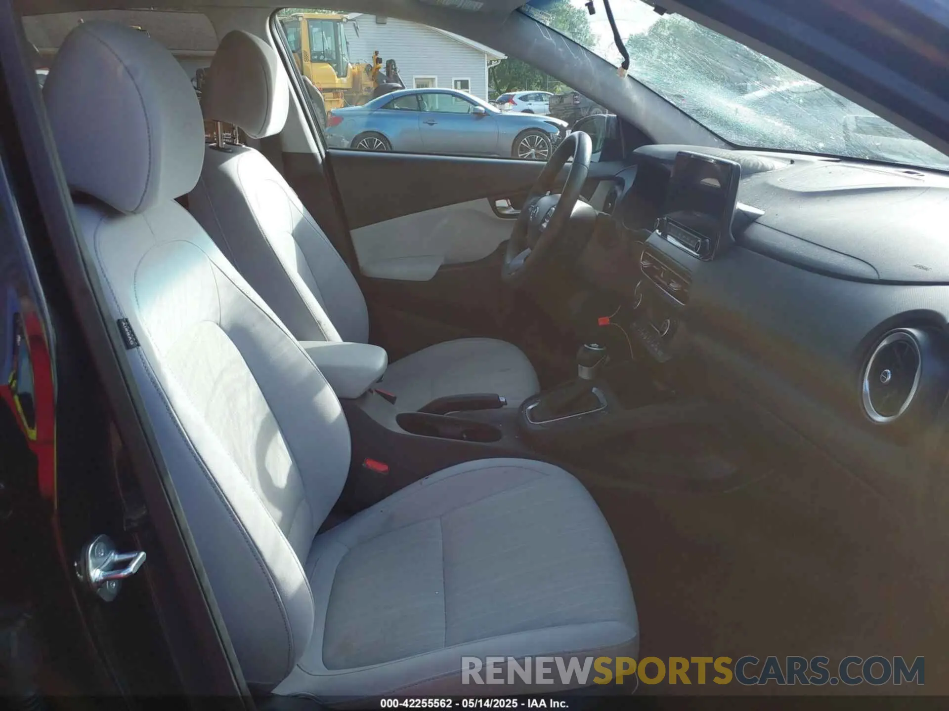 5 Photograph of a damaged car KM8K3CAB9PU059564 HYUNDAI KONA 2023