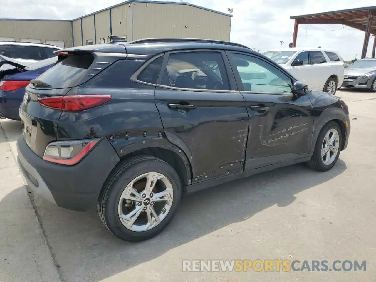 3 Фотография поврежденного автомобиля KM8K62AB0PU975647 HYUNDAI KONA 2023