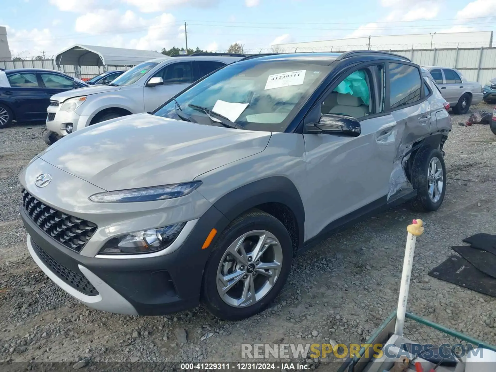 2 Фотография поврежденного автомобиля KM8K62AB2PU935487 HYUNDAI KONA 2023