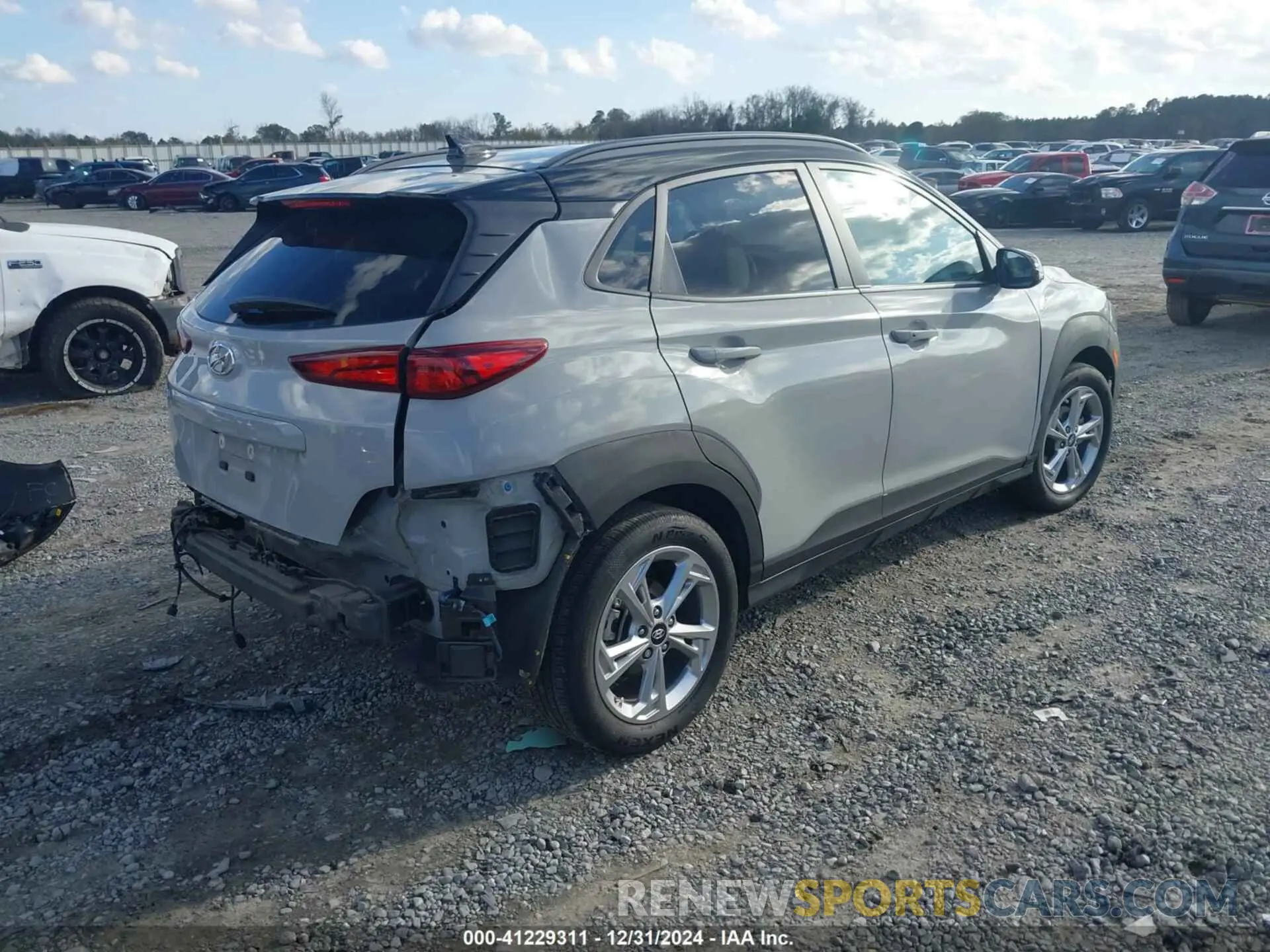 4 Фотография поврежденного автомобиля KM8K62AB2PU935487 HYUNDAI KONA 2023