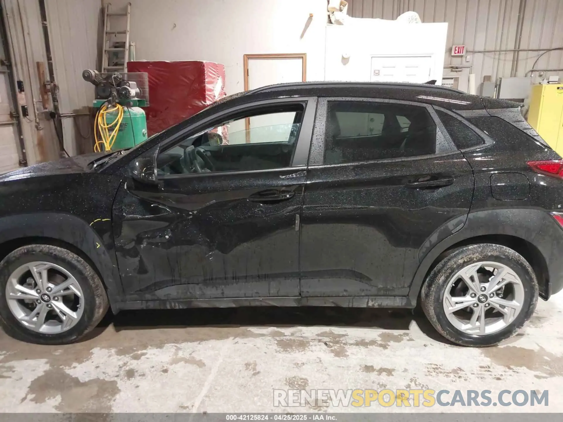 14 Photograph of a damaged car KM8K62AB3PU944716 HYUNDAI KONA 2023