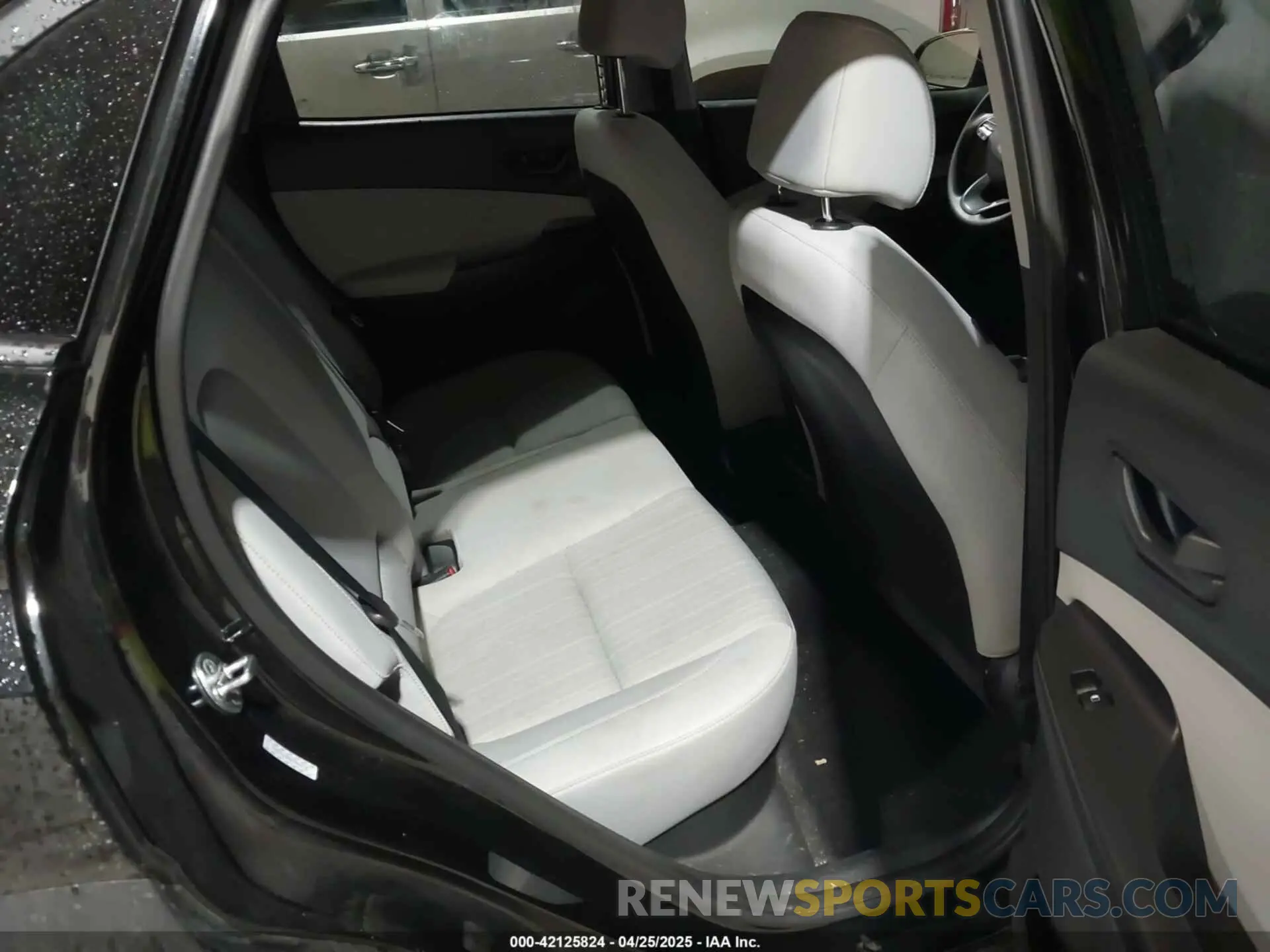 8 Photograph of a damaged car KM8K62AB3PU944716 HYUNDAI KONA 2023