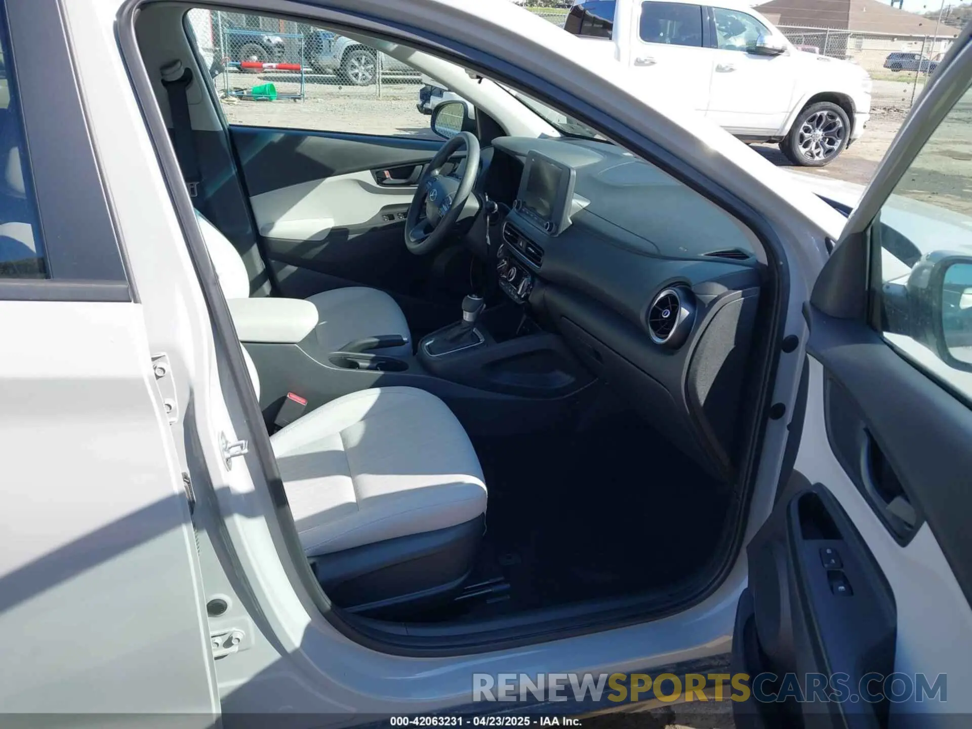 5 Photograph of a damaged car KM8K62AB4PU060039 HYUNDAI KONA 2023