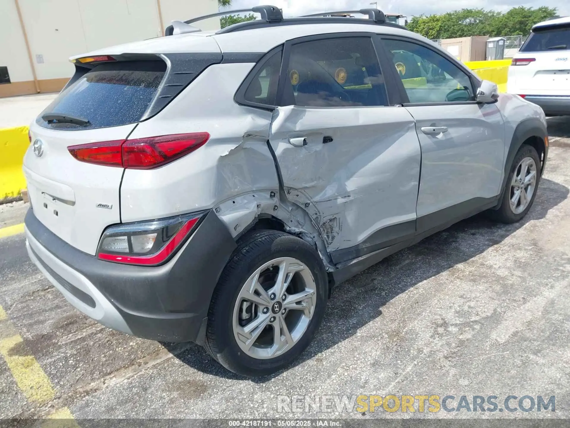 4 Photograph of a damaged car KM8K6CAB3PU062015 HYUNDAI KONA 2023