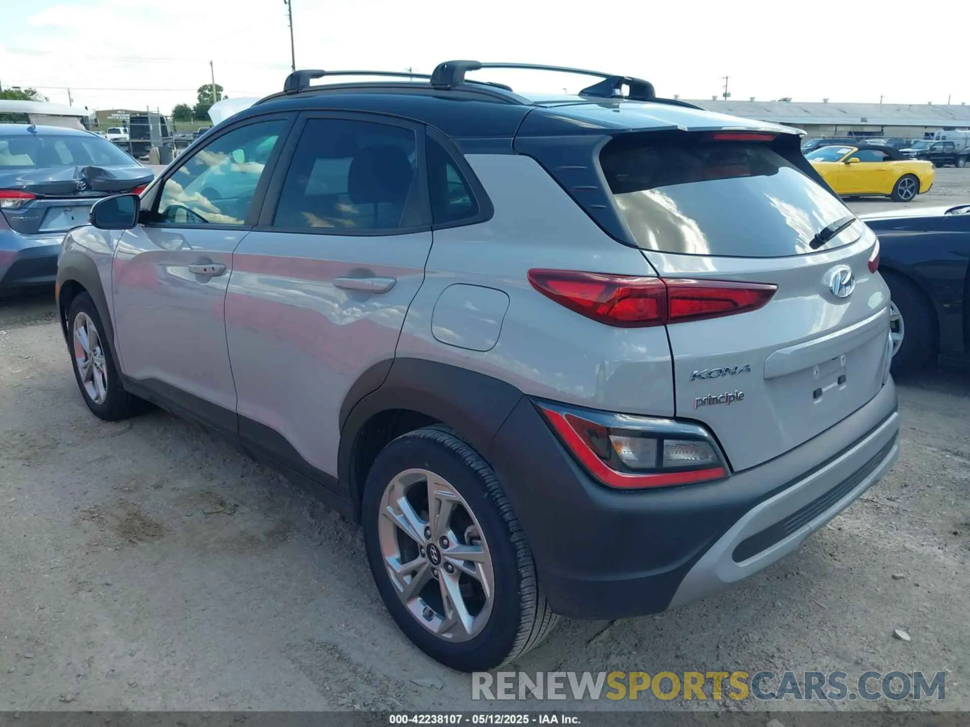 3 Фотография поврежденного автомобиля KM8K6CAB4PU008576 HYUNDAI KONA 2023