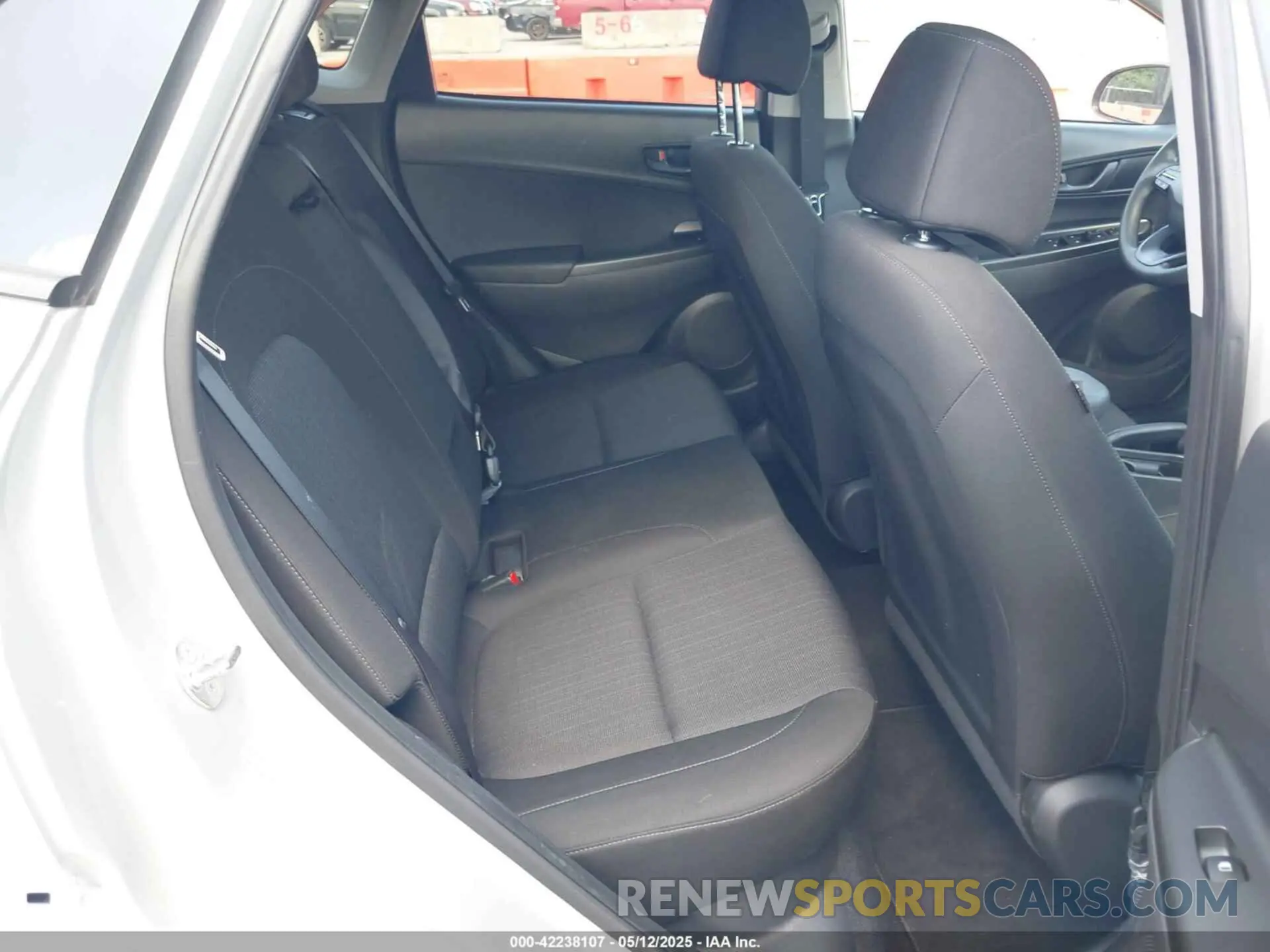 8 Фотография поврежденного автомобиля KM8K6CAB4PU008576 HYUNDAI KONA 2023