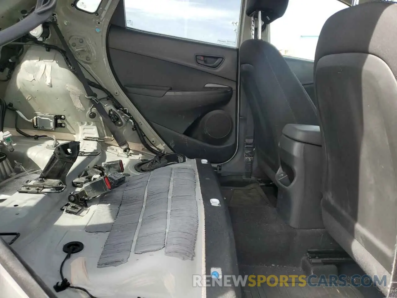 10 Фотография поврежденного автомобиля KM8K6CAB8PU008368 HYUNDAI KONA 2023